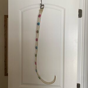 Clear plastic “bottle cap” belt.